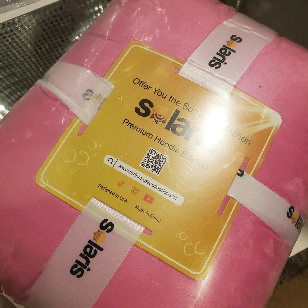 New Pink Hooded Blanket - Picture 6 of 8